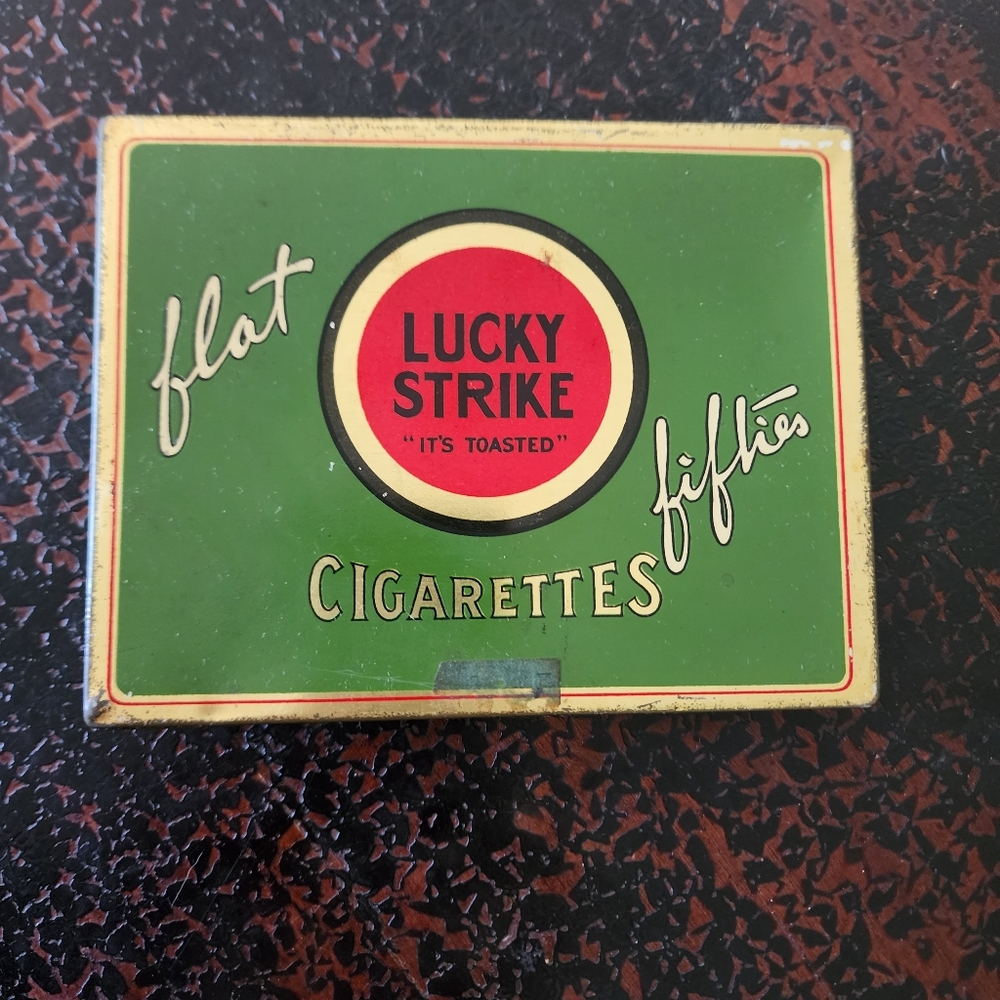 Vintage lucky strike tin